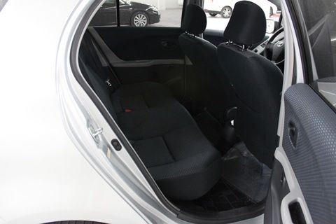 豐田 YARIS 1.5 銀色 照片9