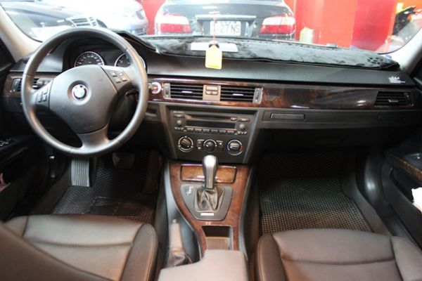 BMW 320 2.0 白色 照片7