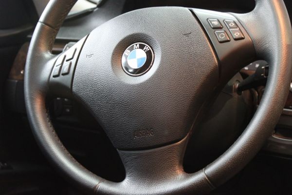 BMW 320 2.0 白色 照片8