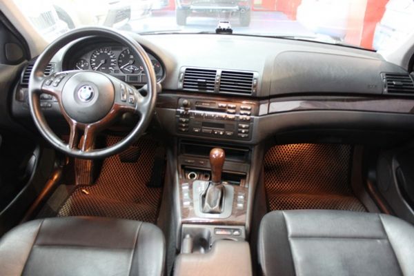 BMW 318 1.9 黑色 照片6