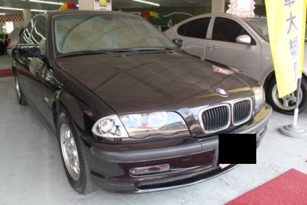 BMW 318 1.9 黑色 照片1