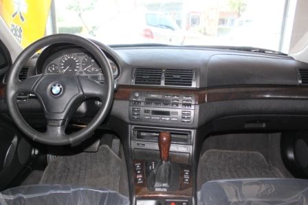 BMW 318 1.9 黑色 照片4