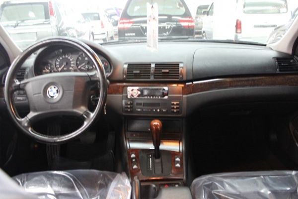 BMW 318 1.9 銀色 照片4