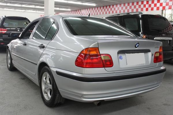BMW 318 1.9 銀色 照片10