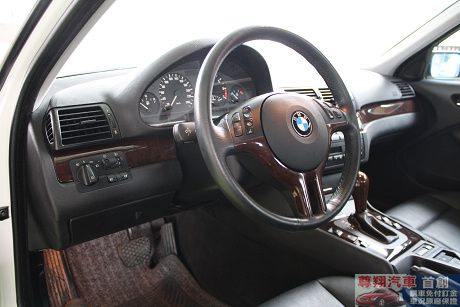 BMW 寶馬 3系列 318 照片3