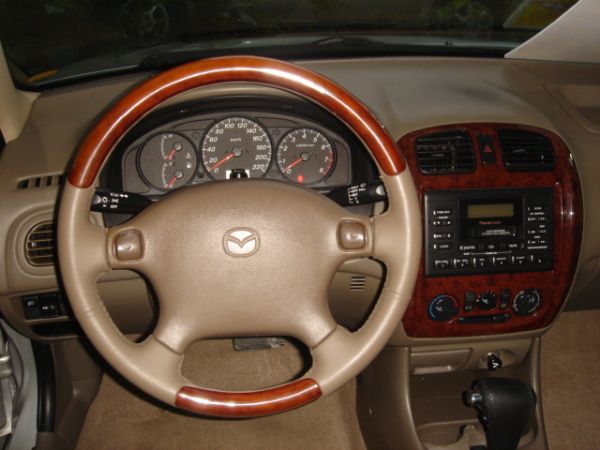 MAZDA 323 照片9