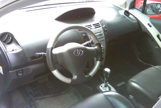 TOYOTA YARIS 照片3