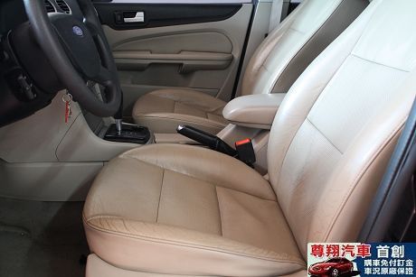 Ford 福特 Focus 1.8 照片3