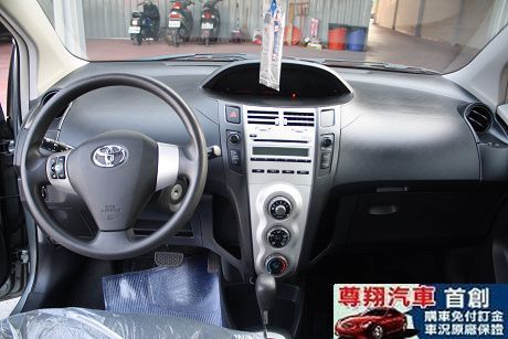 Toyota豐田 Yaris 照片8