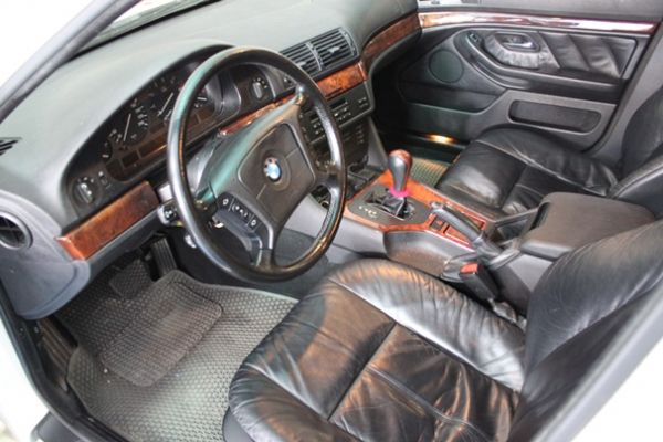 BMW 535 3.5 白色 照片2