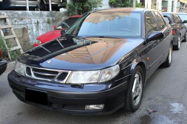 01 Saab 9-5 四門 2.0 藍 照片1