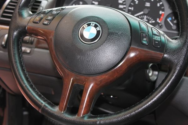 BMW 320 2.2 黑色 照片6