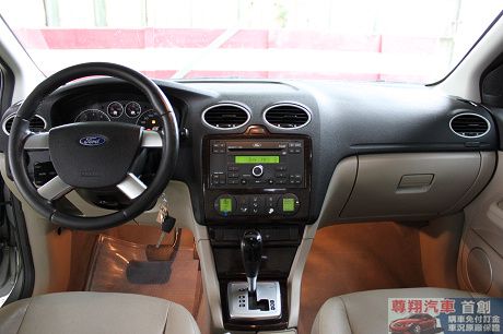 Ford 福特 Focus 1.8 照片6