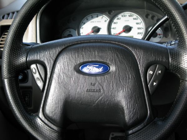 運通汽車-2003年-福特-Escape 照片6