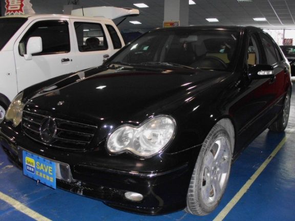 2002 BENZ C240 2.6 黑 照片1