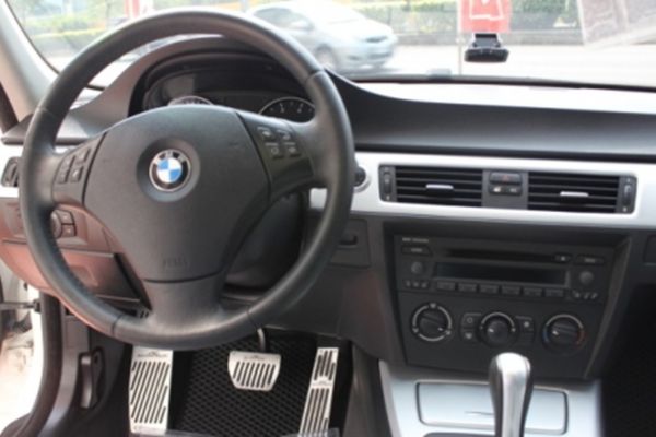 BMW 320I 2.0 白色 照片6