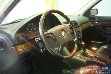 BMW 寶馬 5系列 528 照片3