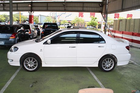 Toyota豐田 Altis 照片3