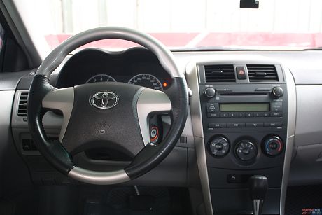 Toyota豐田 Altis 照片8