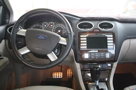 Ford 福特 Focus 1.8 照片4