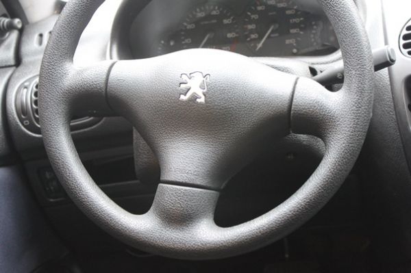 01 Peugeot 寶獅 206  照片5