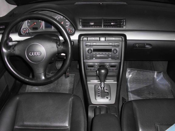 2004 AUDI A4 1.8T 黑 照片5