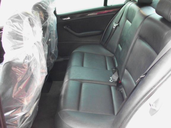 03 BMW 318I 2.0 白 照片3