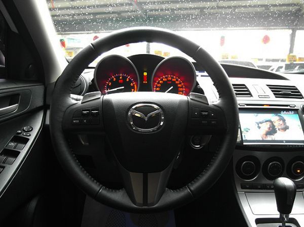 《年代》2011 馬自達 MAZDA3  照片6