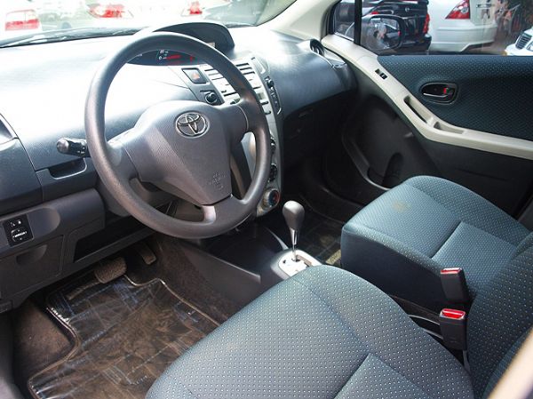 2009 豐田 YARIS 1.5 E版 照片4