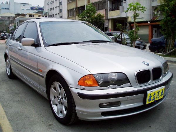 02 BMW 325 天窗.6安.雙電動 照片2