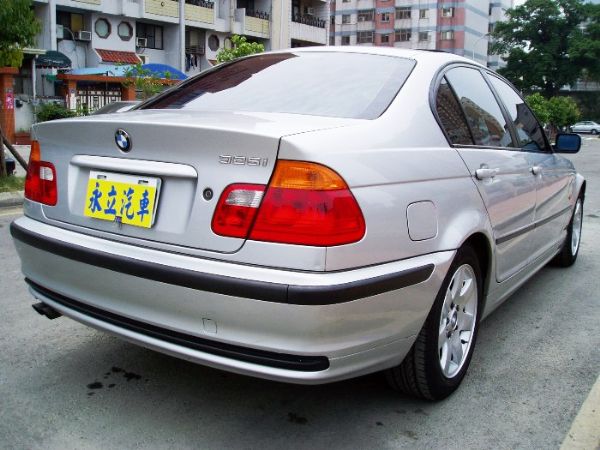 02 BMW 325 天窗.6安.雙電動 照片9