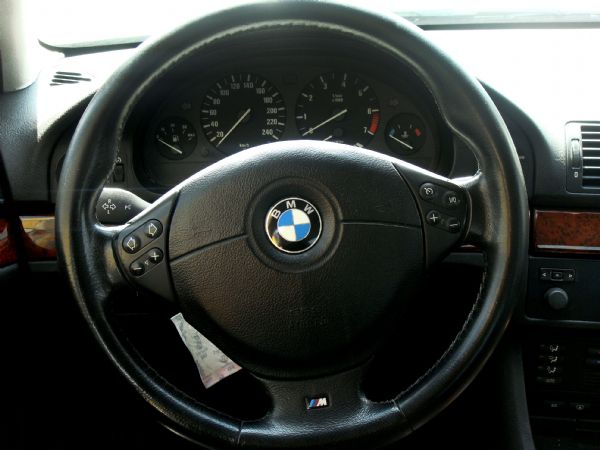 528i BMW 01年 2.8 尊爵黑 照片2