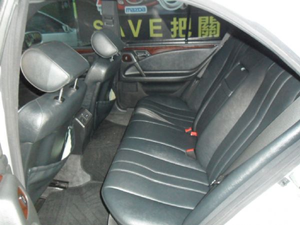 BENZ E240 照片5