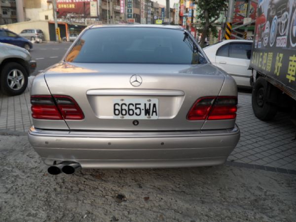 BENZ E240 照片6