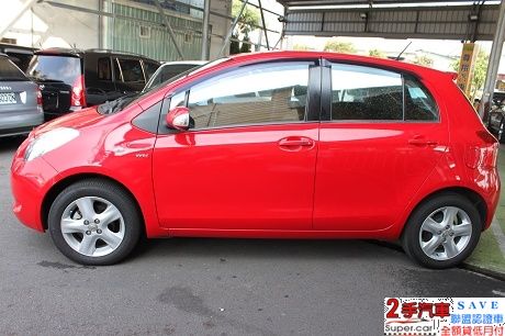 Toyota豐田 Yaris 照片6