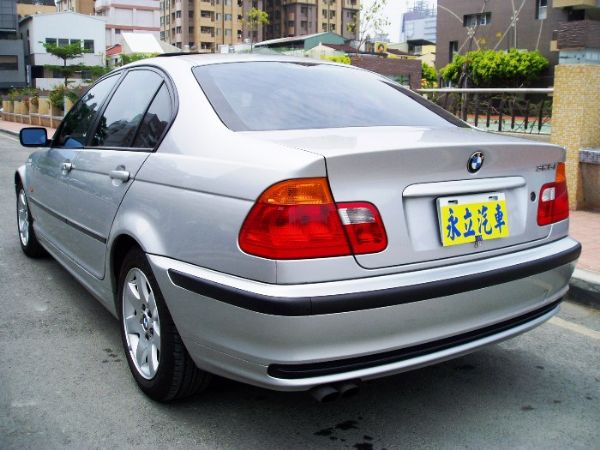 02 BMW 325 天窗.6安.雙電動 照片9