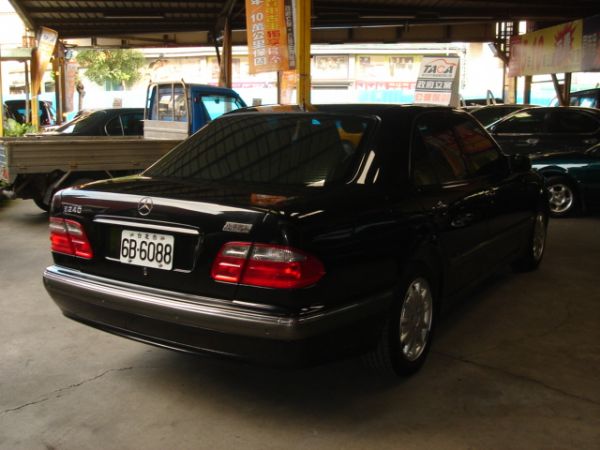 BENZ E240 照片2