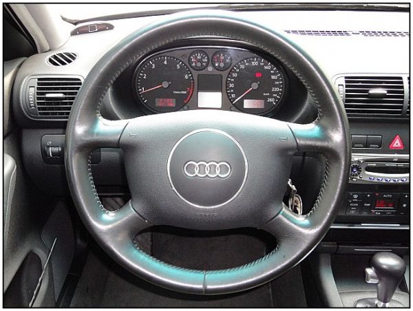 Audi(01)A3(1.6)銀-25. 照片6