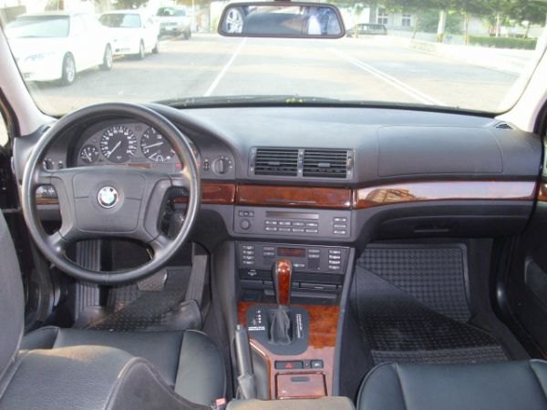 1999年 BMW 520i 2.0 黑 照片7