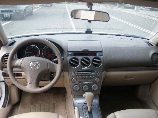 04年馬自達Mazda6 2.0白 照片5