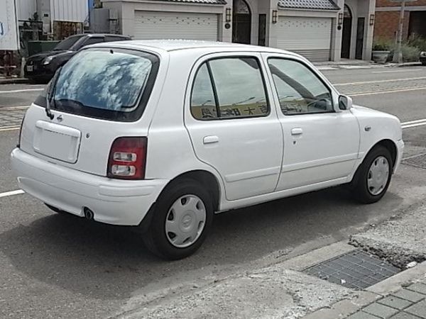 2001 Nissan March 照片9