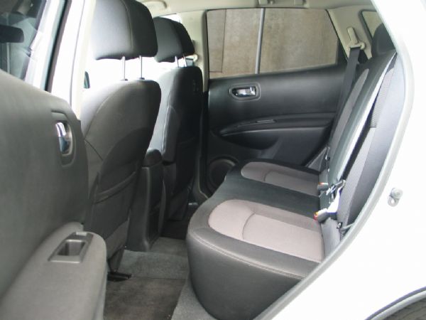 Nissan Rogue 2.05 SL 照片3