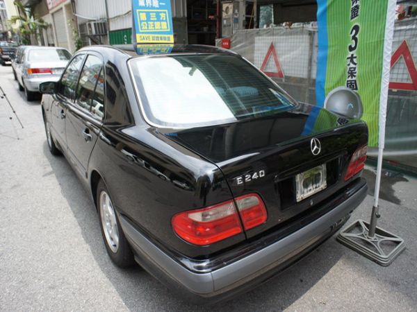 02 BENZ E240 2.6 照片2