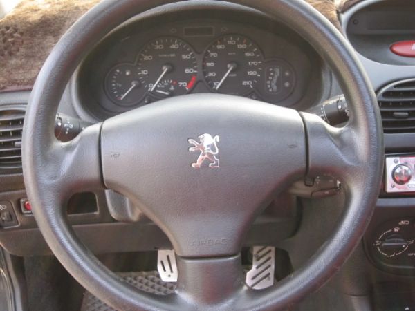 2002年 PEUGEOT 206 3門 照片5