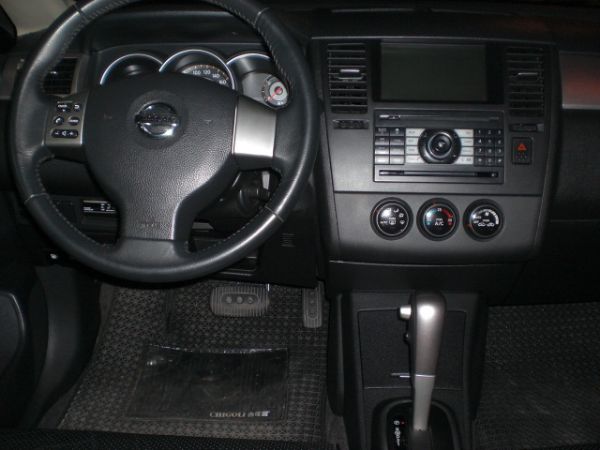 日產 TIIDA 1.8 芥苿黃 照片5