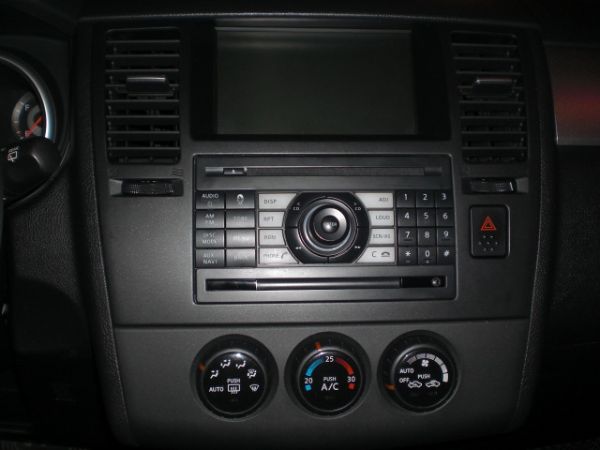 日產 TIIDA 1.8 芥苿黃 照片9