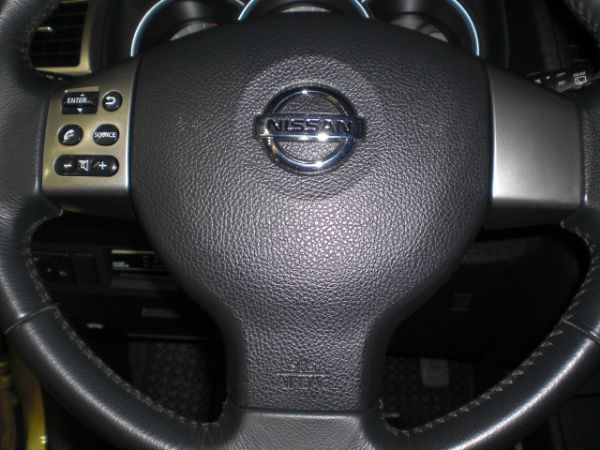 日產 TIIDA 1.8 芥苿黃 照片10
