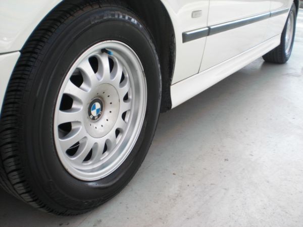 1999 BMW 528 2.8白 照片3