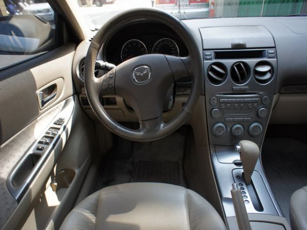 04 Mazda 馬自達 6 2.0 照片4