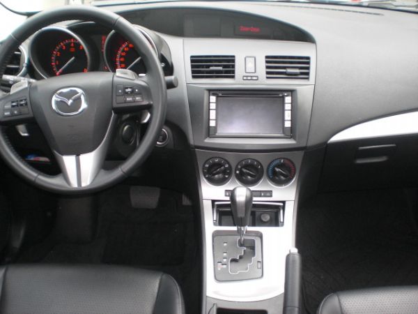 2011 MAZDA 馬3 2.0 黑 照片3